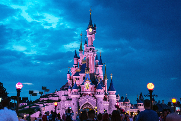 ATTENTE ENFANTS DISNEYLAND PARIS