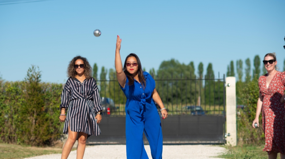 Partie de pétanque à La Coudraie Hôtel proche Disney